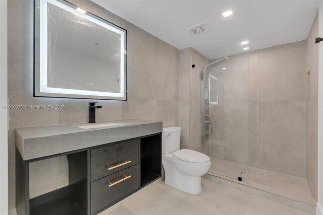 Building Photo - 31 SE 5th St