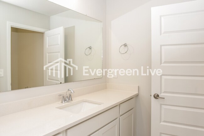 Building Photo - 206 Exeter St