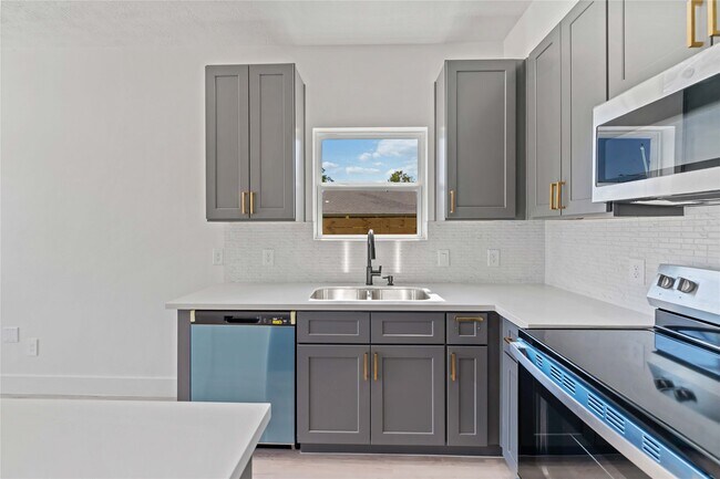 Building Photo - 5605 Tommye St