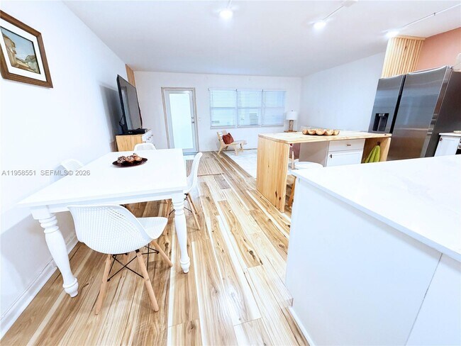 Building Photo - 2130 Cambridge F