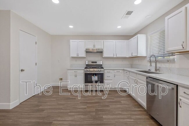 Building Photo - 4346 W Rialto Ave