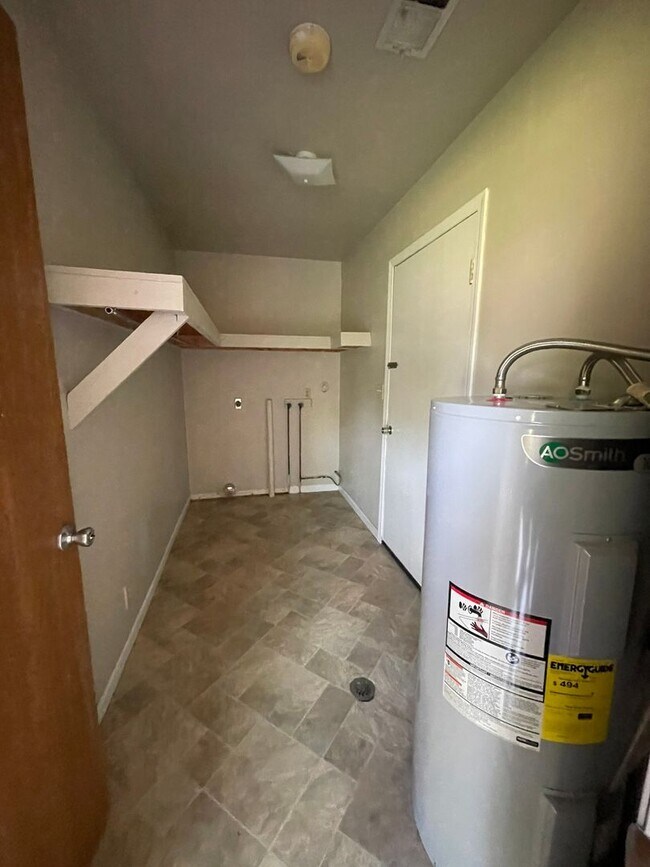Building Photo - 3 Bed 2 Bath House For Rent in Winfield, MO