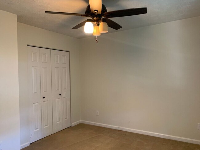 Building Photo - 3 Bedroom 1 Bath House