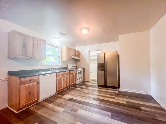 Building Photo - 5207 Cheshire Dr