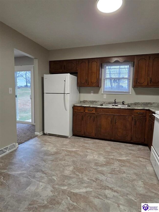 Building Photo - 526 Rose Creek Dr