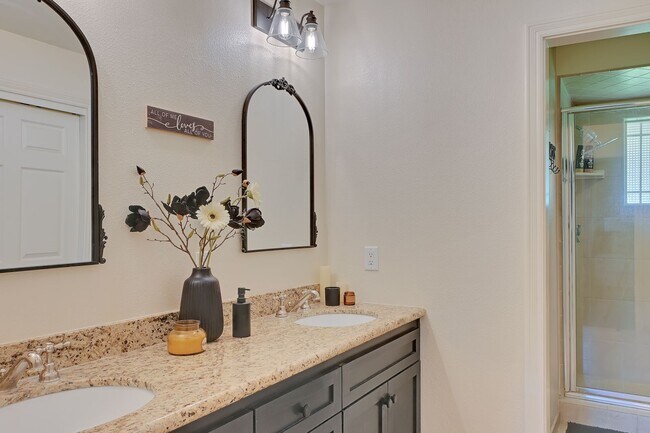 Building Photo - Modern Country Retreat on Half Acre in Gridley 3+ Bedrooms