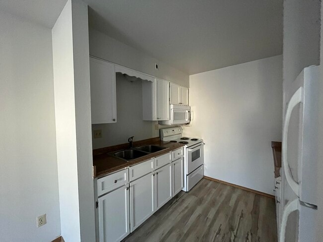 Building Photo - 3809 S 35th St