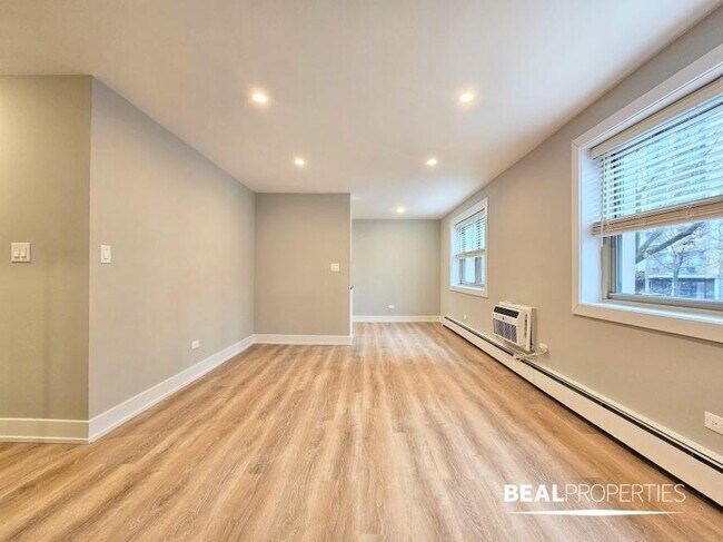 Building Photo - 0 bedroom in CHICAGO IL 60657