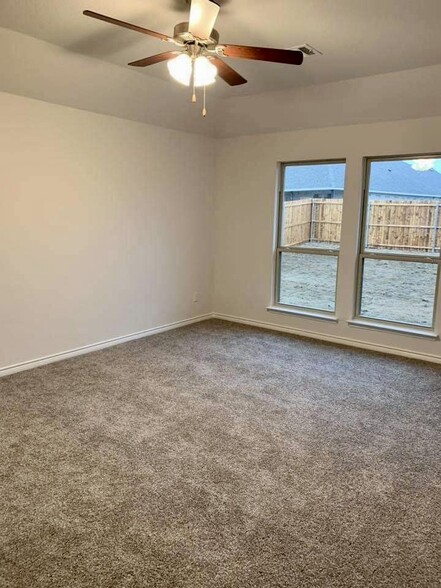 Building Photo - 3057 Maverick Dr