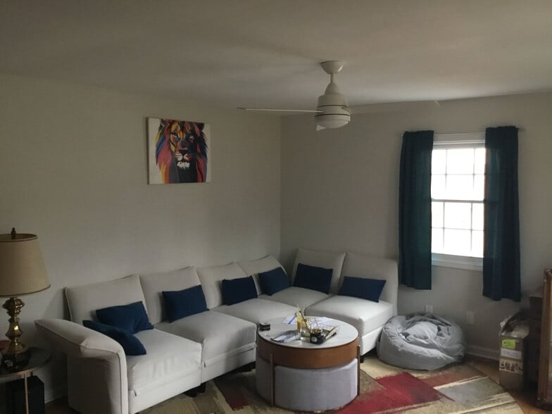 Building Photo - Room in House on Foxcroft Dr