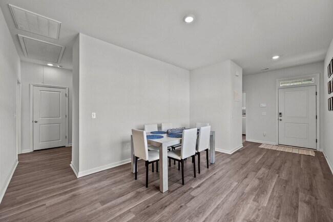 Building Photo - Home in Surf City