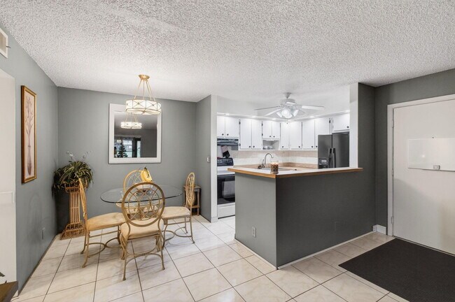 Building Photo - 15496 Lakes of Delray Blvd