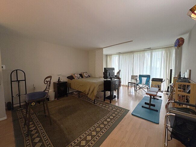 Building Photo - 5810 Oakwood Dr