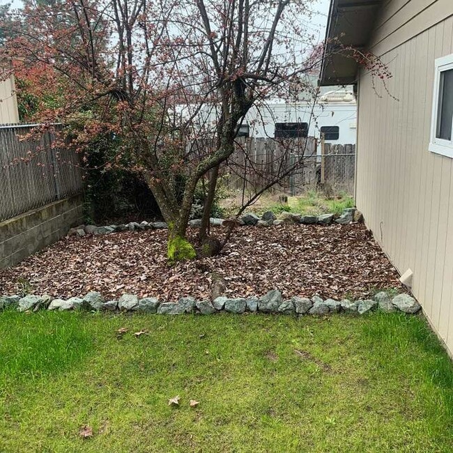 Building Photo - 2152 NW N Hill Dr