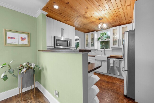 Building Photo - 472 Tibet Rd
