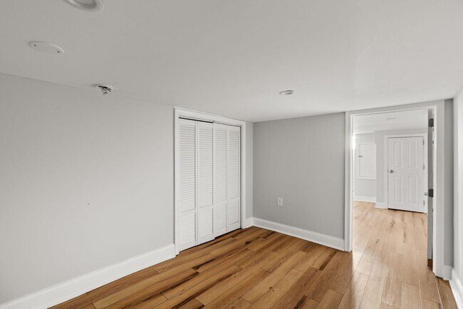 Building Photo - 419 N Collington Ave