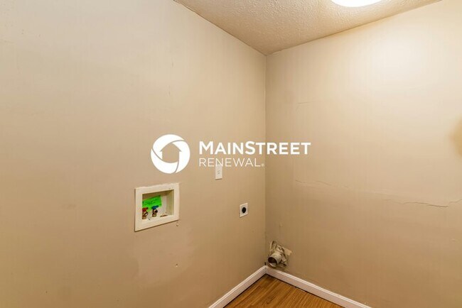 Building Photo - 3 Bedroom Pet-Friendly Home in Louisville, KY with Main Street Renewal