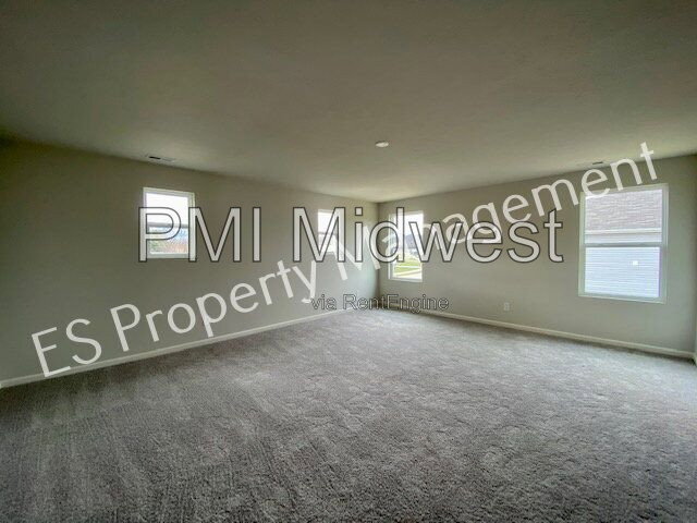 Building Photo - 2608 W Kings Cyn Dr