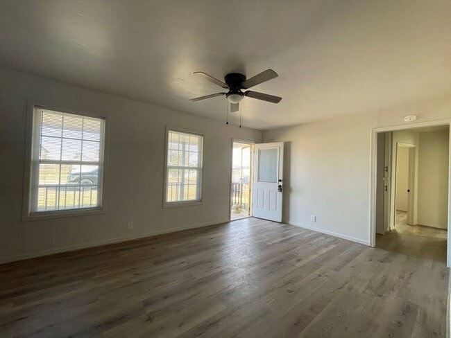 Building Photo - Lamesa Luxe Retreat – Modern Comfort Meets Small-Town Charm