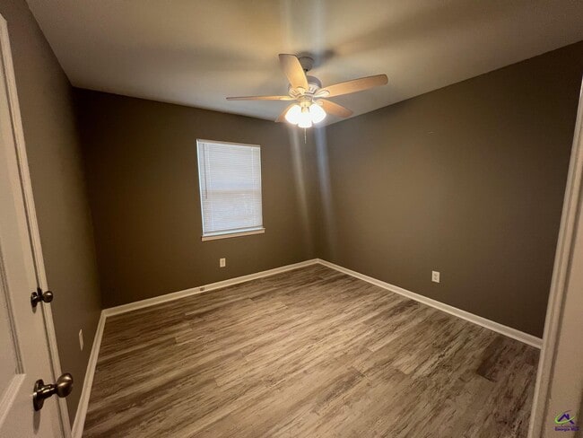 Building Photo - 116 Vickie Dr