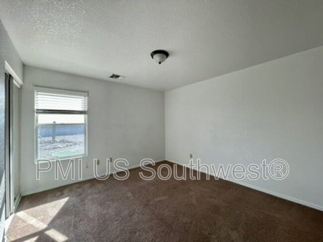 Building Photo - 2366 Parkside Dr