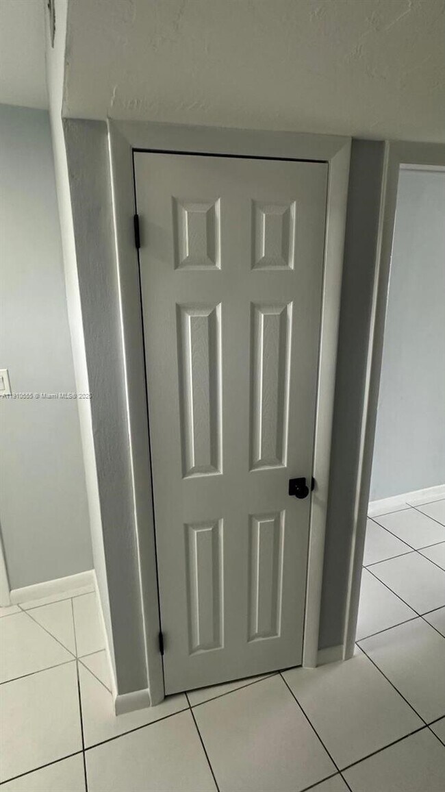 Building Photo - 1701 NE 191st St