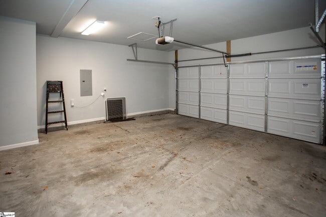 Building Photo - 19 Lyman Lake Rd