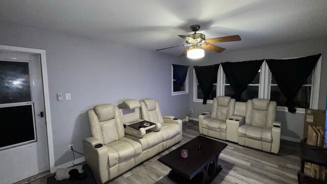 Building Photo - 93 Elmwood Dr E