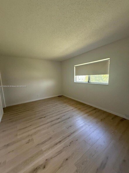 Building Photo - 7205 NW 5th Ct