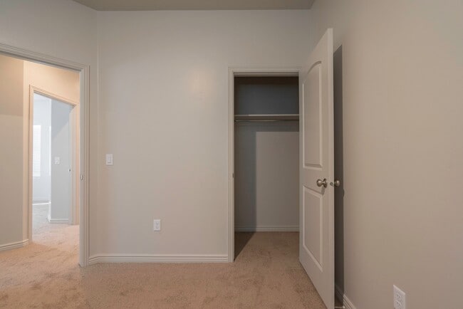 Building Photo - 4 bedroom 2 Bath Home in Desert Edge Cove - RV parking!