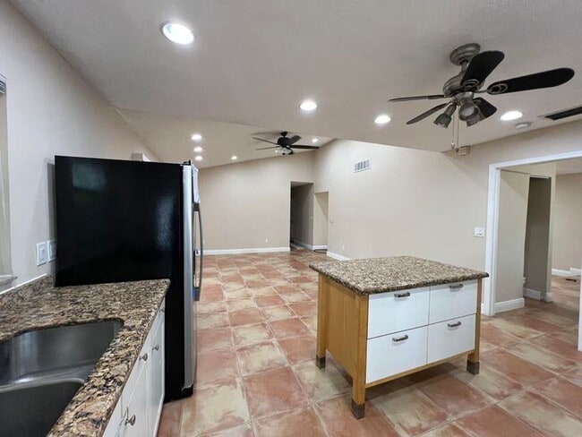 Building Photo - 5170 2nd Rd