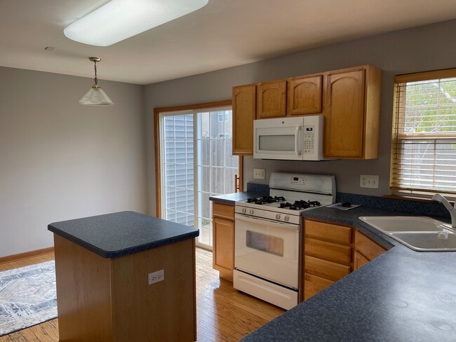 Building Photo - 12849 W Wakefield Dr