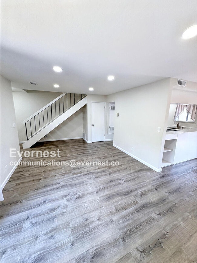 Building Photo - 4940 Poplar Terrace