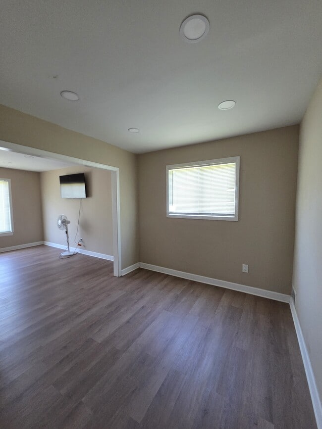 Building Photo - 16136 Log Cabin St