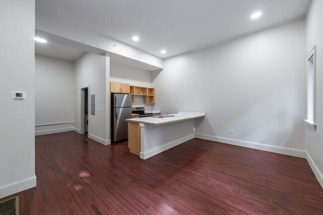 Building Photo - Coming Soon: Spacious 1BR Apartment – ETA ...