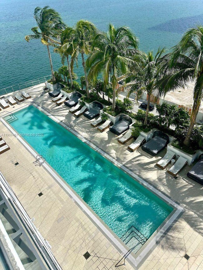 Building Photo - 2900 NE 7th Ave