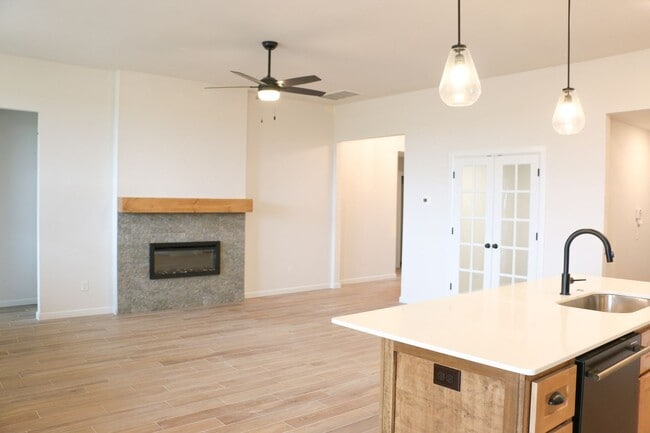 Building Photo - Brand New Home in Shawnee!