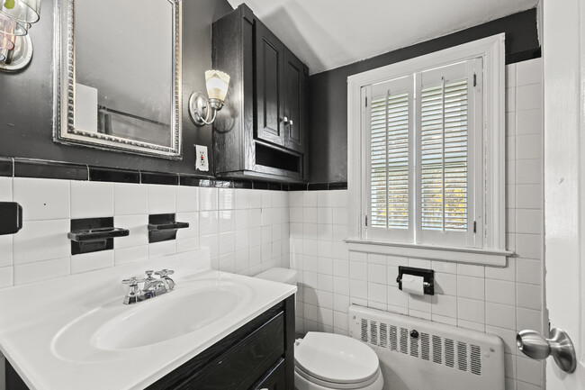 Building Photo - 133 Robbins Ave