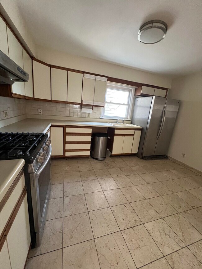 Building Photo - 304 Columbia Ave