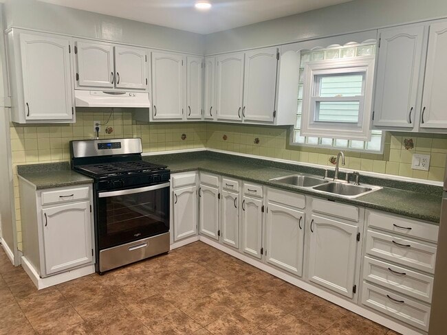 Building Photo - 3547 W Diversey Ave