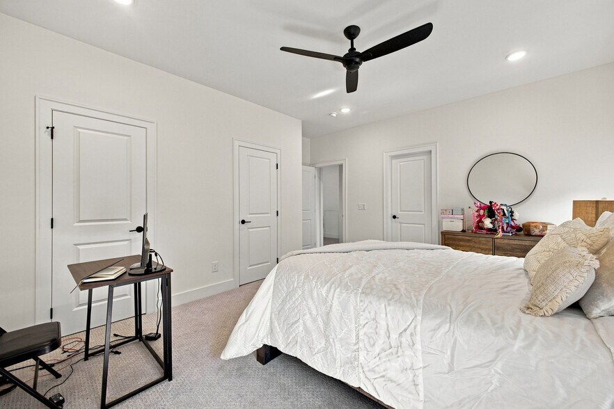 Building Photo - 3324 Longport Ln