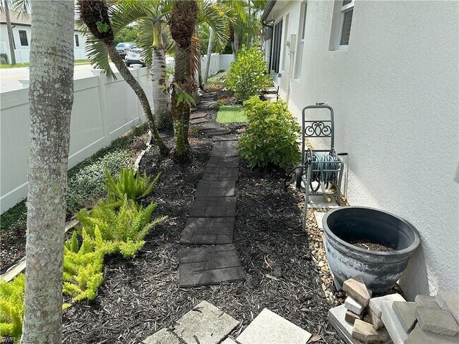 Building Photo - 798 107th Ave N