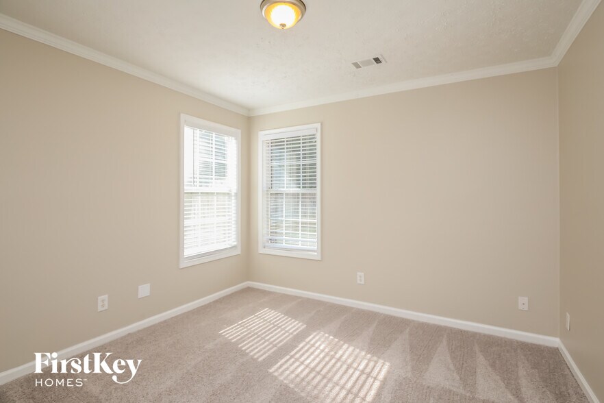 Building Photo - 1510 Smoke Hill Dr NE