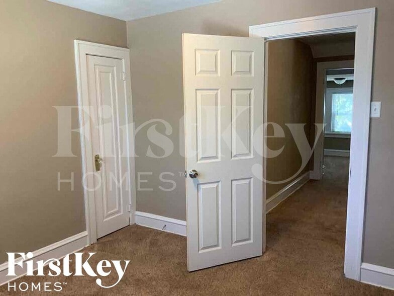 Building Photo - 600 Larkin Ave