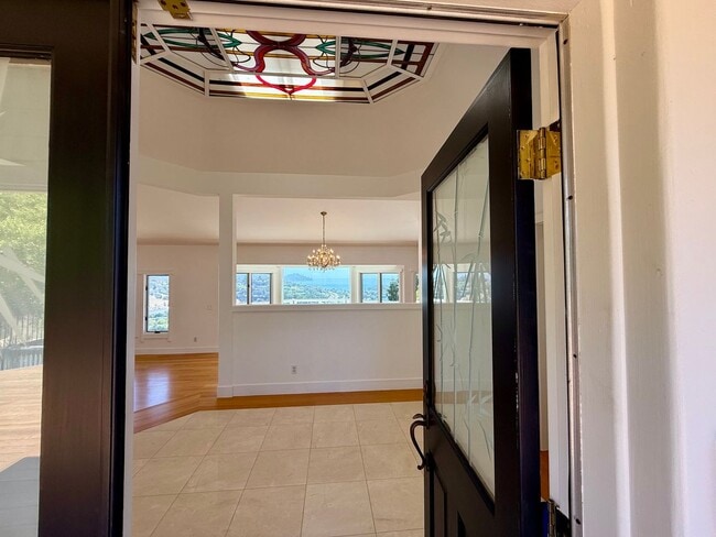 Building Photo - 51 Via Los Altos