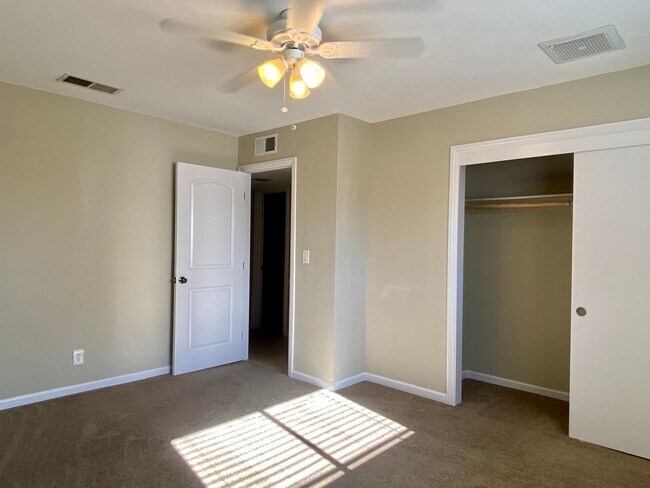 Building Photo - AVAILABLE NOW!!