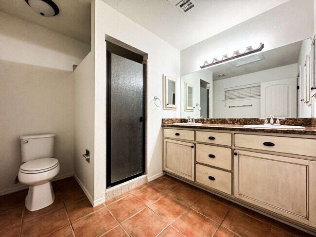 Building Photo - "2-Bed, 2-Bath Condo in Laguna Place!"