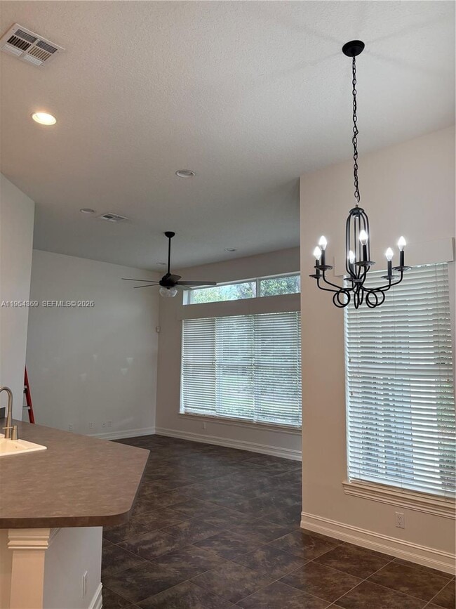 Building Photo - 18265 SE Ridgeview Dr