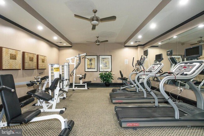 Building Photo - 1111 25th St NW