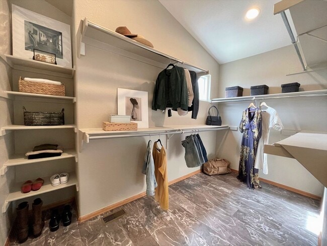 Building Photo - Stetson Hills Spacious Stunner! 4 bed, 3 bath, loft, and 3,100+sqft